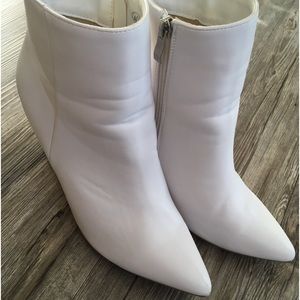 SHE & IN white boots size Eur 40